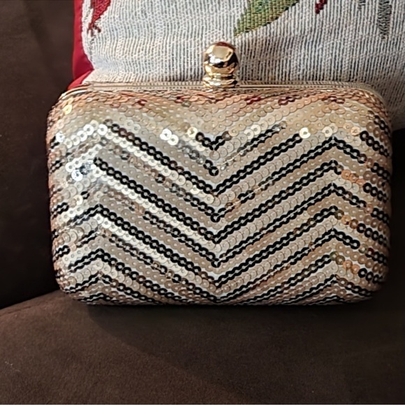 White House Black Market festive gold sequin clutch purse - Picture 3 of 5
